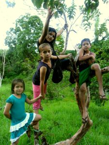 Niños y niñas de Casa Hogar Amazonas